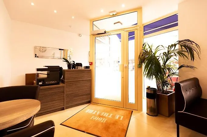 Theatre Hotel *