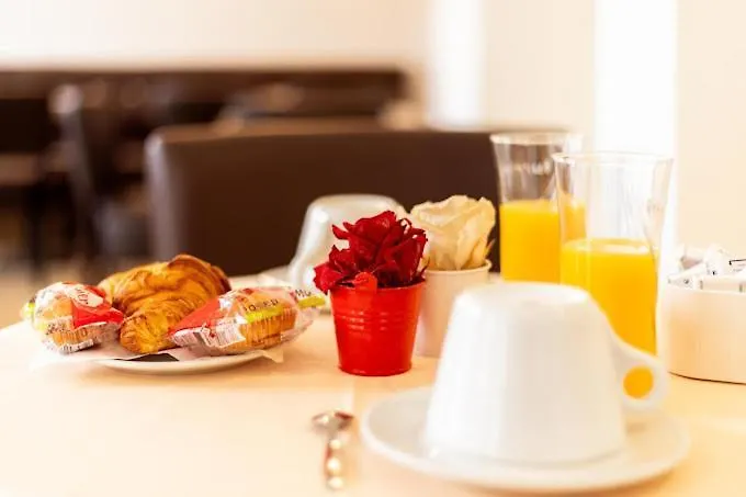 Hotel Theatre Suresnes